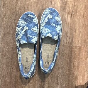 Clarks Cloudsteppers Blue and White Floral Slip-On Shoes